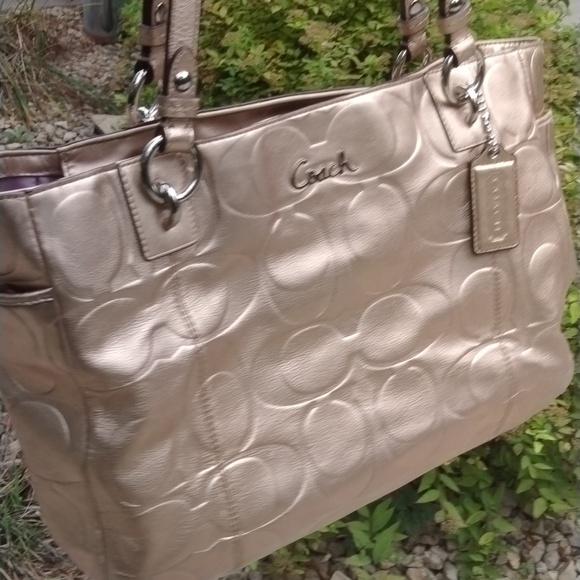 GUC Coach Metallic Bronze Gold Leather Signature Embossed Gallery Tote, F17730 - Picture 4 of 13